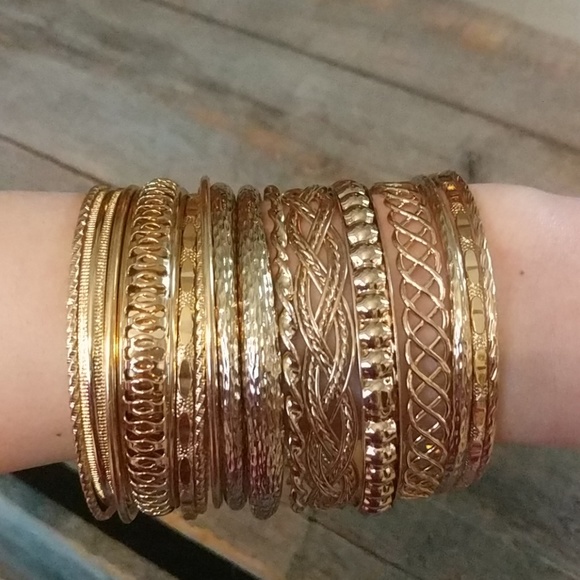 Jewelry - Lot of 16 Gold Bangles